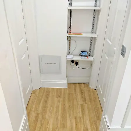 Spacious 2-Bed Apartment In Central Kingston Near Richmond Park Kingston upon Thames  Exterior photo