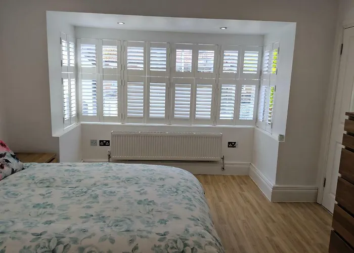 Spacious 2-Bed Apartment In Central Kingston Near Richmond Park