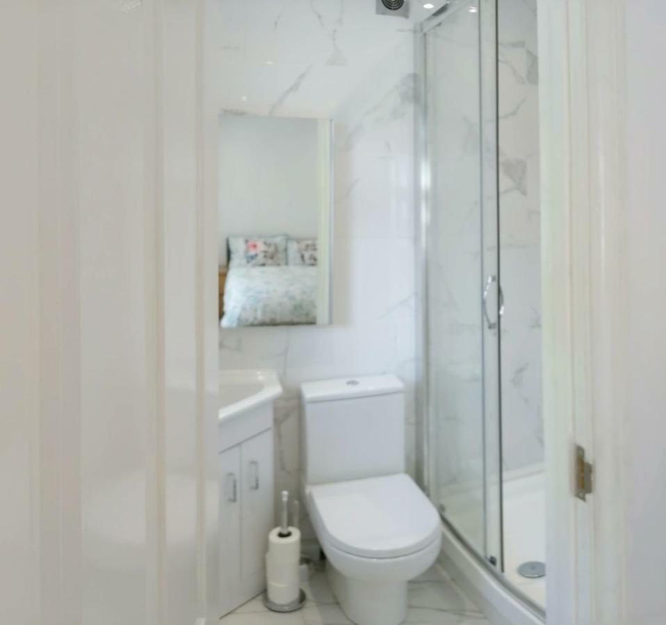 Spacious 2-bed In Kingston Near Richmond Park Kingston upon Thames (Greater London)