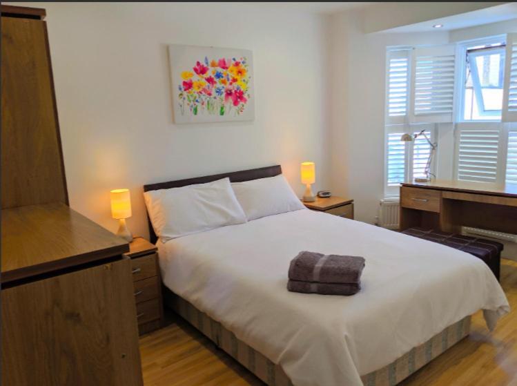 Spacious 2-bed In Kingston Near Richmond Park Apartment *